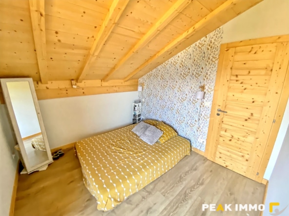 CHALET - 180 m2 utiles- 140 m2 HB - COMBLOUX