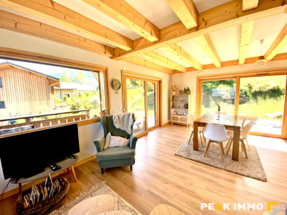 CHALET - 180 m2 utiles- 140 m2 HB - COMBLOUX