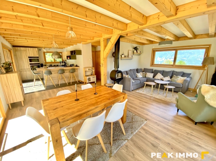 CHALET - 180 m2 utiles- 140 m2 HB - COMBLOUX