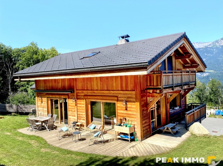 CHALET - 180 m2 utiles- 140 m2 HB - COMBLOUX