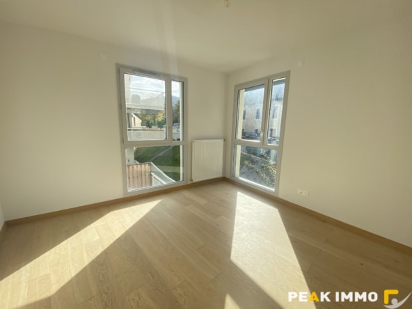 Appartement F3 Duplex, 79.2 m2 + 32.4 m2 de terrasse, SALLAN