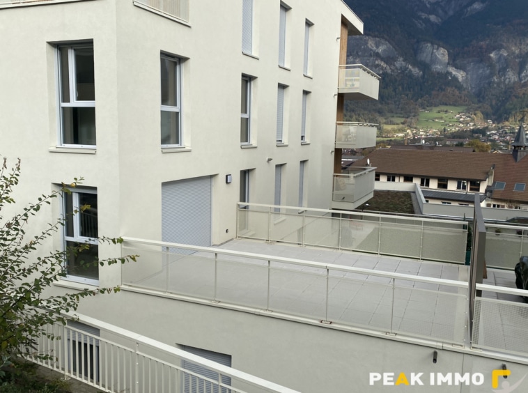 Appartement F3 Duplex, 79.2 m2 + 32.4 m2 de terrasse, SALLAN