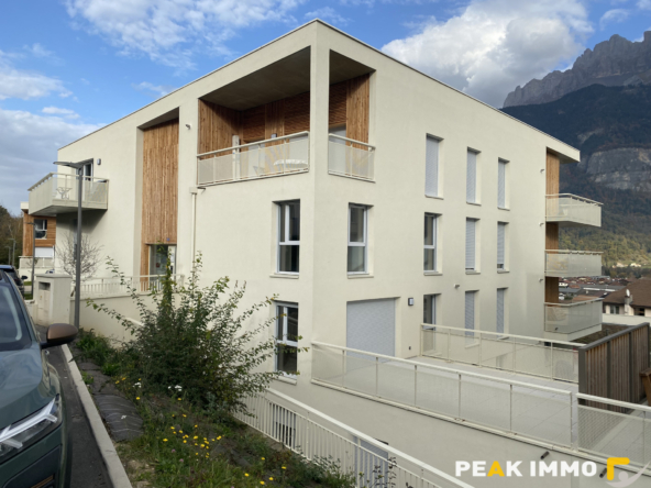 Appartement F3 Duplex, 79.2 m2 + 32.4 m2 de terrasse, SALLAN