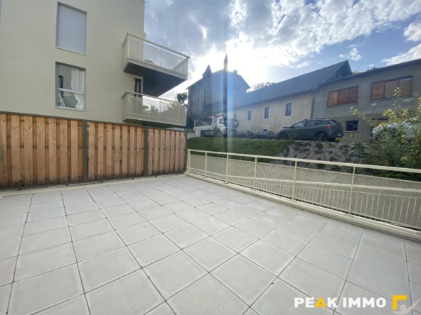 Appartement F3 Duplex, 79.2 m2 + 32.4 m2 de terrasse, SALLAN