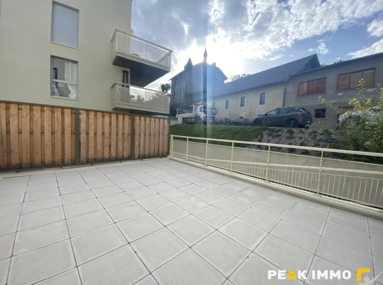 Appartement F3 Duplex, 79.2 m2 + 32.4 m2 de terrasse, SALLAN