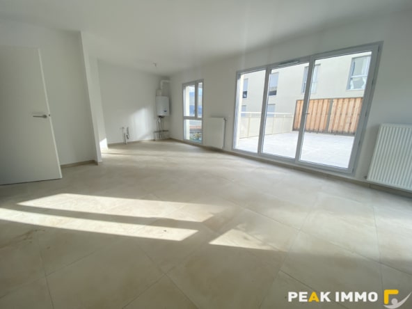 Appartement F3 Duplex, 79.2 m2 + 32.4 m2 de terrasse, SALLAN