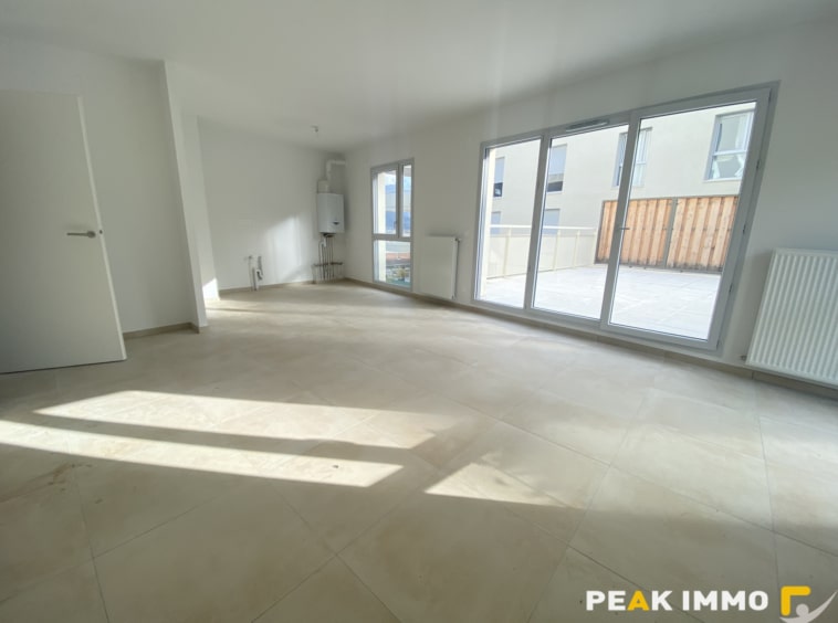 Appartement F3 Duplex, 79.2 m2 + 32.4 m2 de terrasse, SALLAN