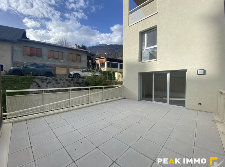 Appartement F3 Duplex, 79.2 m2 + 32.4 m2 de terrasse, SALLAN