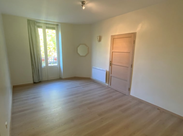 Appartement 3 pièces, 74 m2-AIX LES BAINS