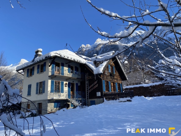 Belle maison traditionnelle de 9 pièces - 180 m2 CHAMONIX-MO