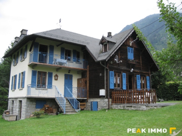 Belle maison traditionnelle de 9 pièces - 180 m2 CHAMONIX-MO