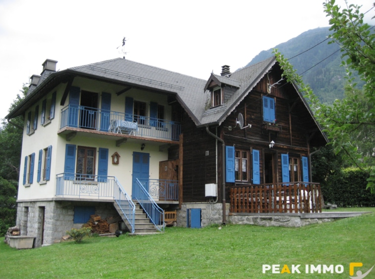 Belle maison traditionnelle de 9 pièces - 180 m2 CHAMONIX-MO