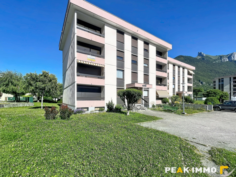 Faverges-Seythenex   Appartement T3 lumineux de 77 m2 avec d