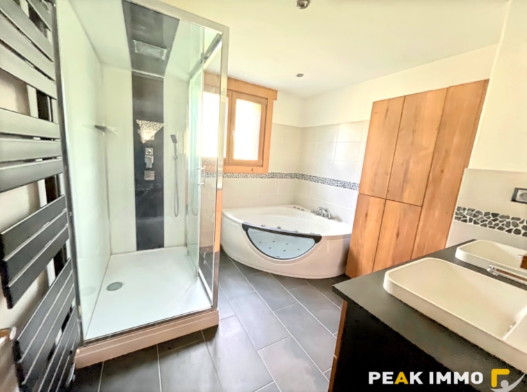 Appartement - 5 pièces - 117 m2 - Sallanches