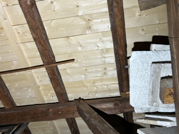 Grange mitoyenne dans une copropriété 160 m2 utiles - Le Vie