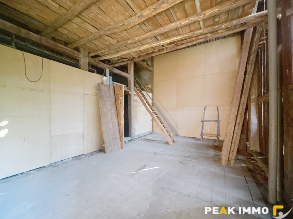 Grange mitoyenne dans une copropriété 160 m2 utiles - Le Vie