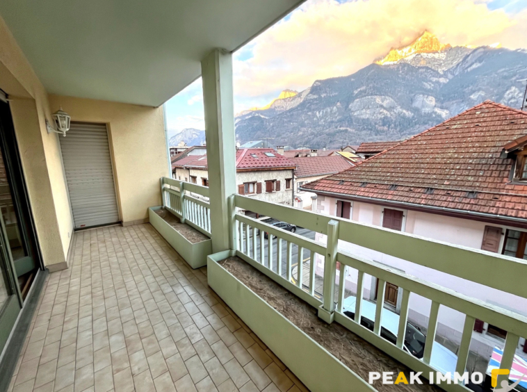 SALLANCHES CENTRE VILLE T3 + CAVE