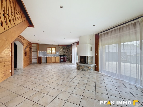 Maison 7 pièces - 198 m2 - Sales