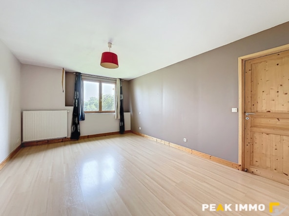 Maison 7 pièces - 198 m2 - Sales