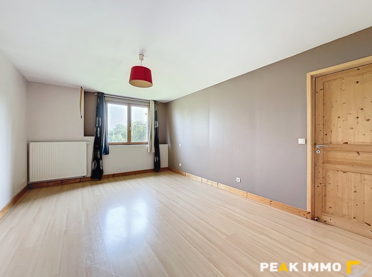 Maison 7 pièces - 198 m2 - Sales