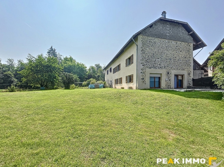 Maison 7 pièces - 198 m2 - Sales