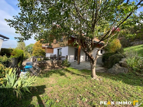 À louer : Maison meublée  mitoyenne T4 en triplex de 80 m2