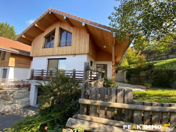 À louer : Maison meublée  mitoyenne T4 en triplex de 80 m2