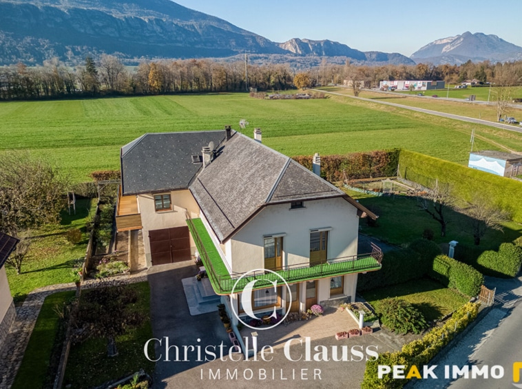 Maison divisée en 2 appartements- 250 m2 - DOUSSARD