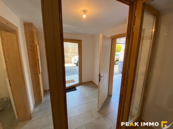 À louer : Maison meublée  mitoyenne T4 en triplex de 80 m2