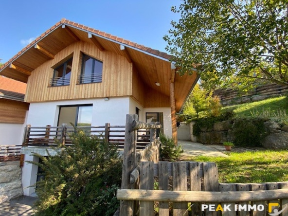 À louer : Maison meublée  mitoyenne T4 en triplex de 80 m2
