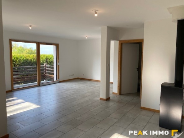 À louer : Maison meublée  mitoyenne T4 en triplex de 80 m2