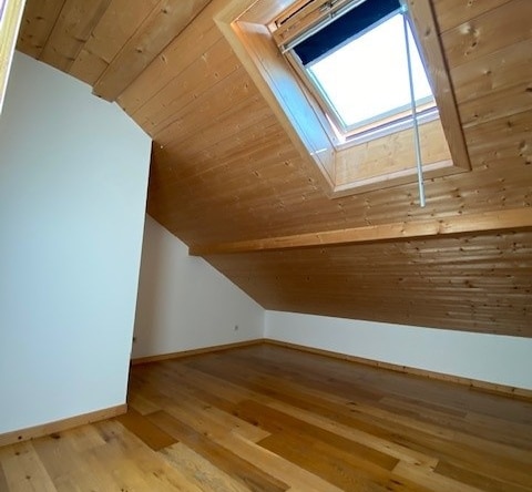 À louer : Maison meublée  mitoyenne T4 en triplex de 80 m2