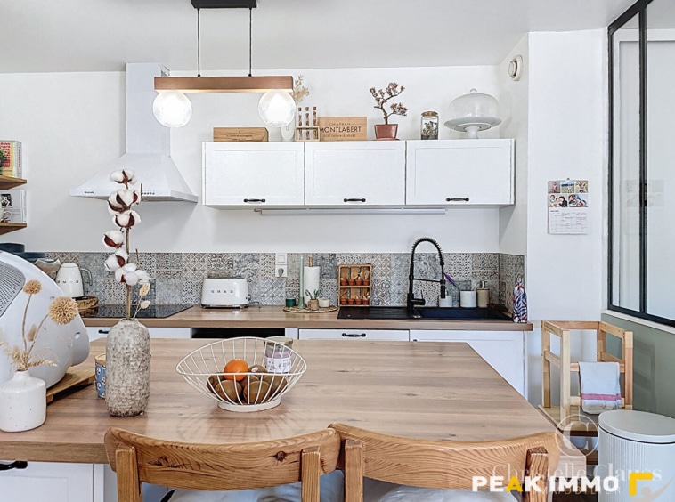 T3 POISY - 70M2 - ASCENSEUR + BALCON + CAVE + PLACE DE PARKI