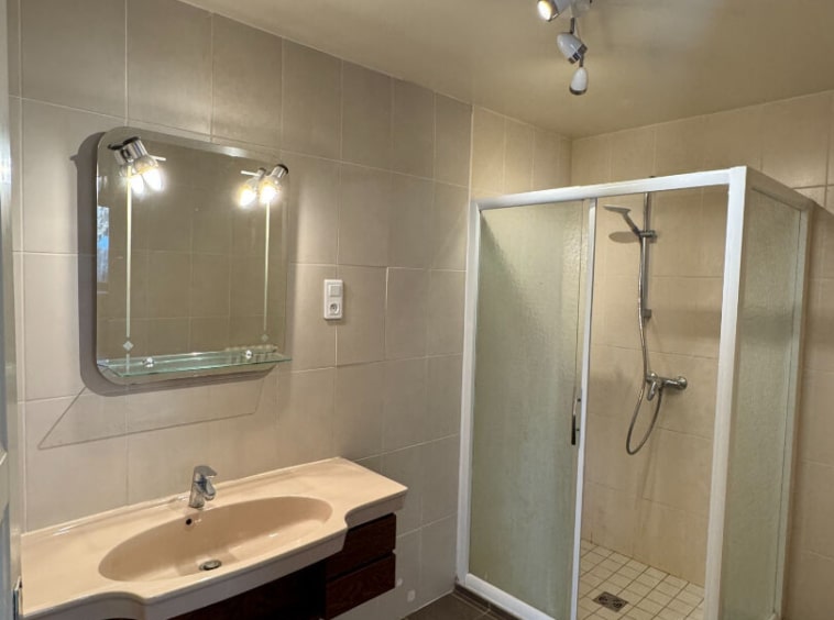SAINT ANDRE DE BOEGE- Maison composée de 2 appartements