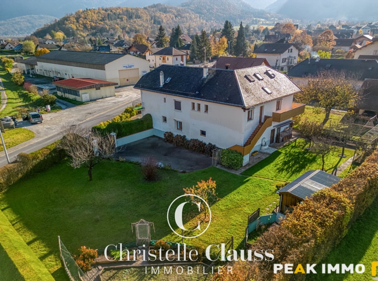 Maison divisée en 2 appartements- 250 m2 - DOUSSARD