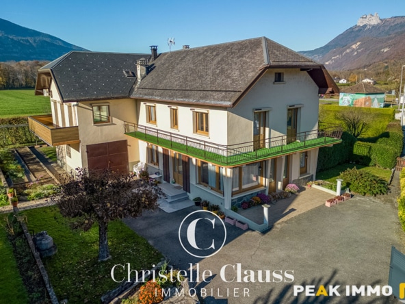 Maison divisée en 2 appartements- 250 m2 - DOUSSARD