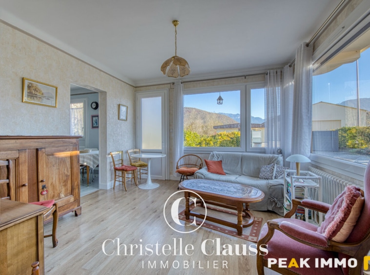 Maison divisée en 2 appartements- 250 m2 - DOUSSARD