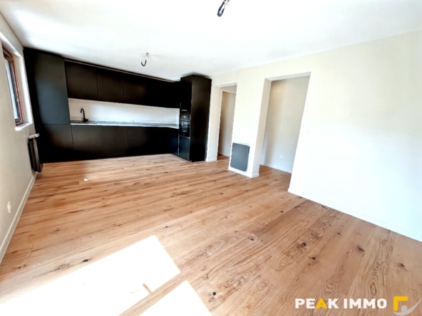 Appartement duplex - 3 pièces - 56.90 m2 Loi Carrez - 75.90