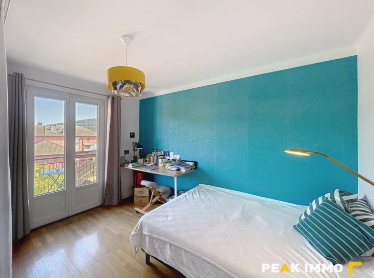 Appartement lumineux avec vue dégagée sur les montagnes, à