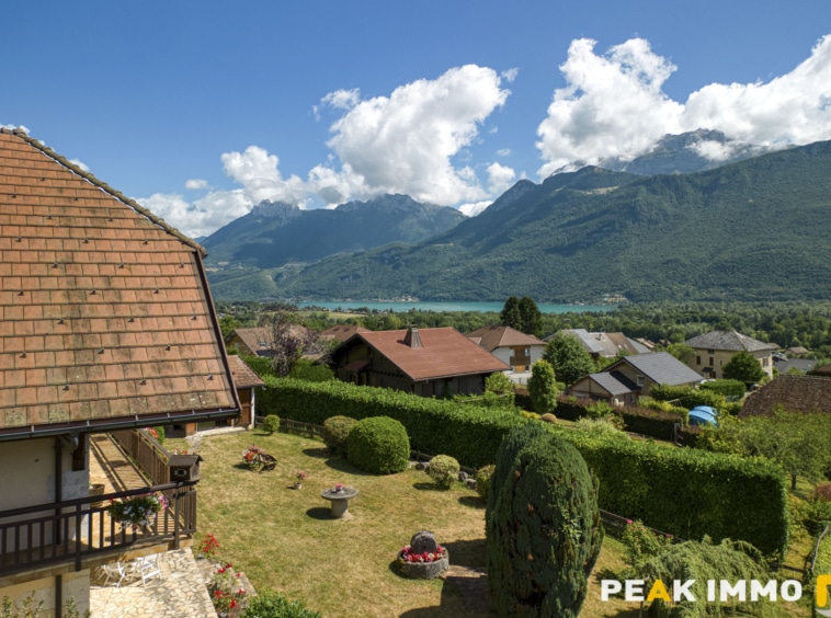 Maison et annexes - 7 pièces - 400 m2 - LATHUILE