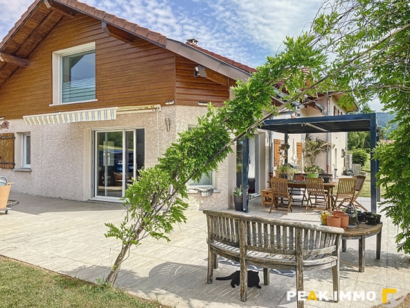 BOEGE BELLE MAISON 8 PIECES DE 230 m2 AVEC DEPENDANCE