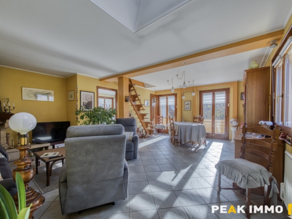 Maison divisée en 2 appartements- 250 m2 - DOUSSARD