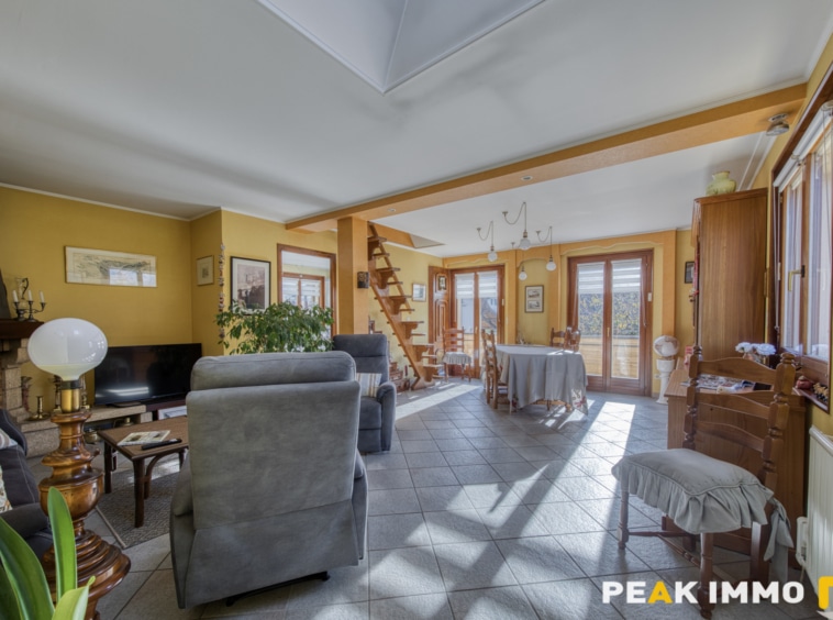 Maison divisée en 2 appartements- 250 m2 - DOUSSARD