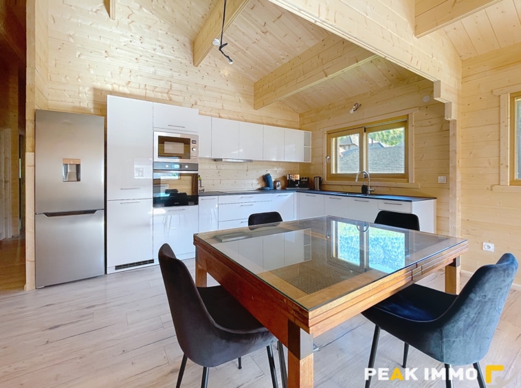 Chalet en Madrier à Giez 152 m2