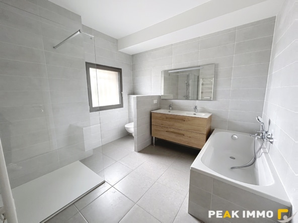 Appartement Fillinges 5 pièce(s) 156.15 m2