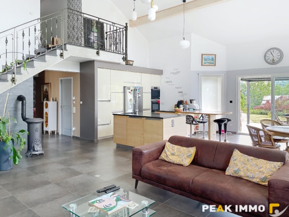 BOEGE BELLE MAISON 8 PIECES DE 230 m2 AVEC DEPENDANCE