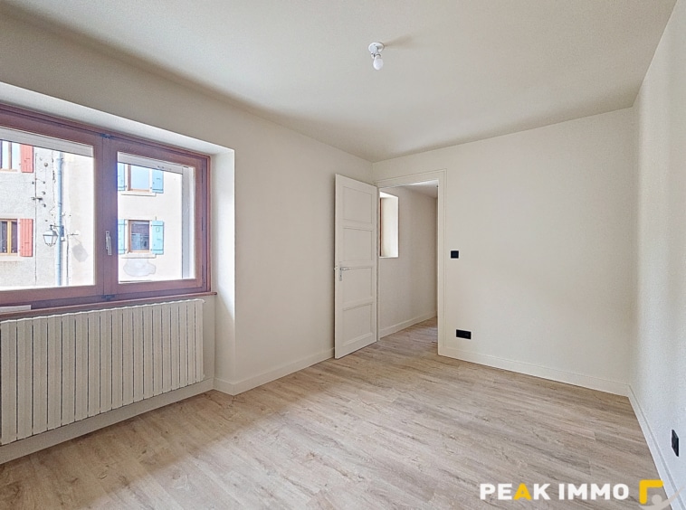 BONNE- Maison de Village entièrement rénovée