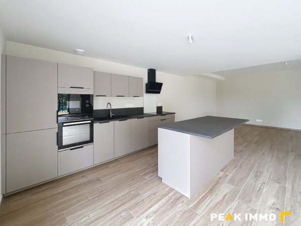 Appartement Fillinges 5 pièce(s) 156.15 m2