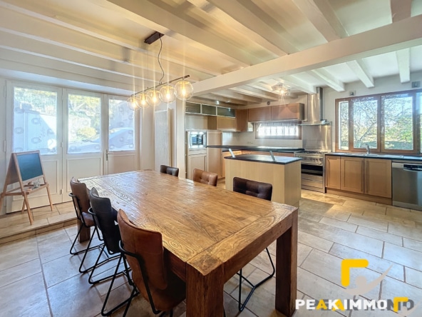 Maison Cranves Sales 203m2