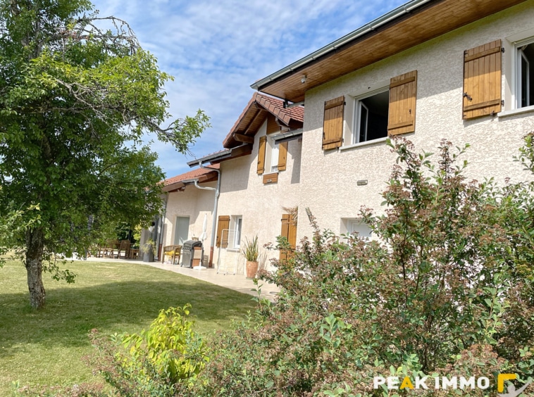 BOEGE BELLE MAISON 8 PIECES DE 230 m2 AVEC DEPENDANCE
